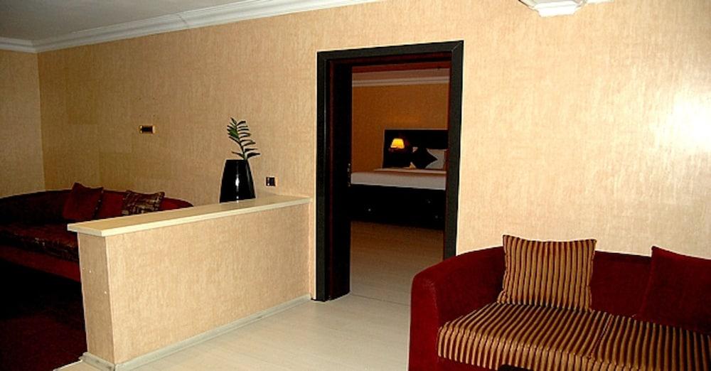 Chesney Hotel — 9