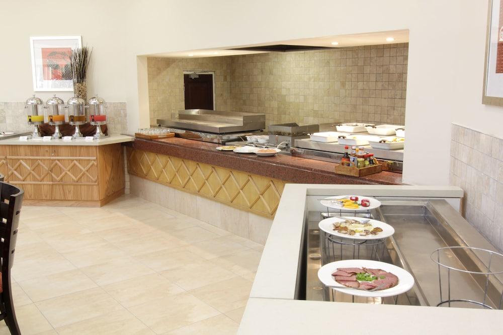 Cresta Lodge Gaborone — 6