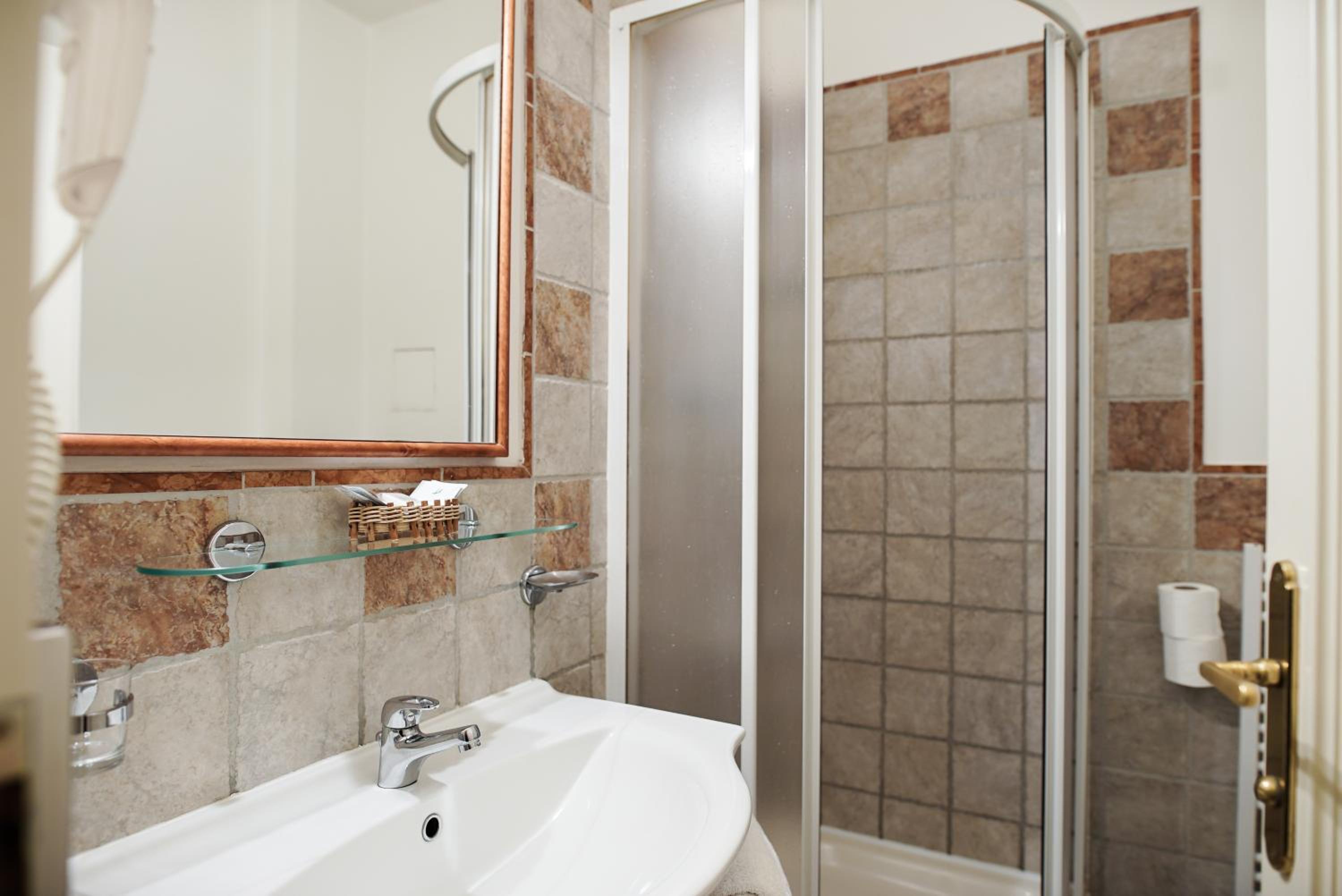 HOTEL GALILEO 110902 — 10