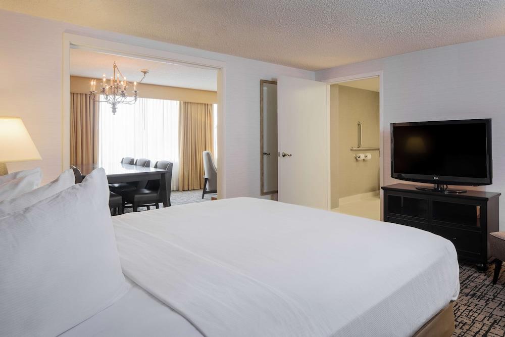 Doubletree By Hilton Hotel Syracuse — 10