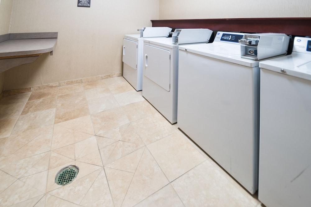 Hampton Inn & Suites Greensburg — 5