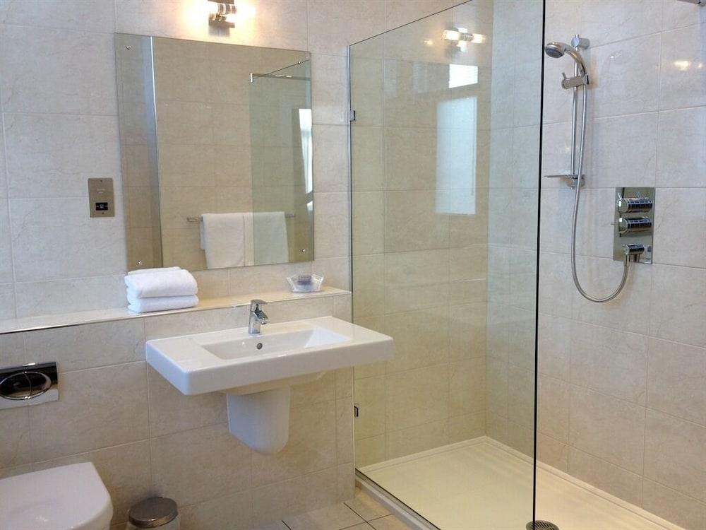 Ascot House — 10