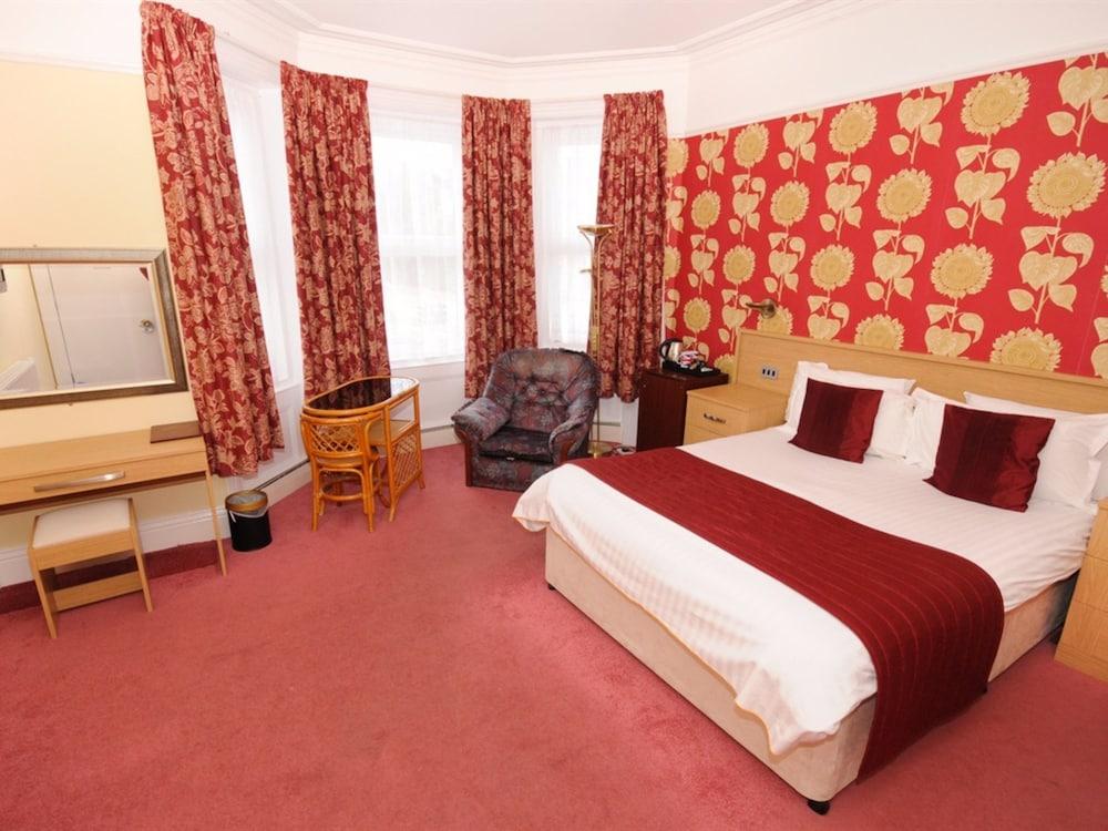 Denewood Hotel - Guest Accomodation — 10