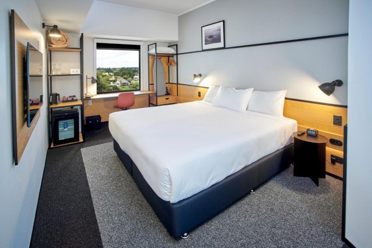 Ibis Hamilton Tainui — 7