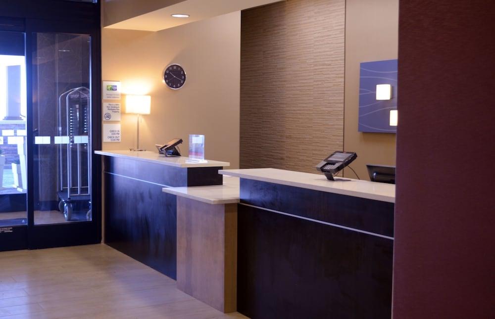 Holiday Inn Express & Suites Denver South - Castle Rock — 6