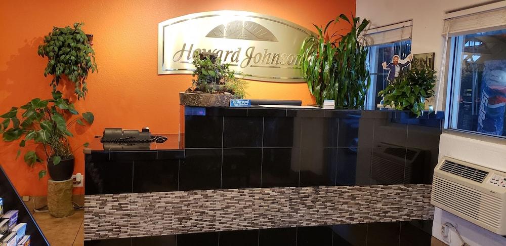 Howard Johnson by Wyndham Flagstaff University West — 8