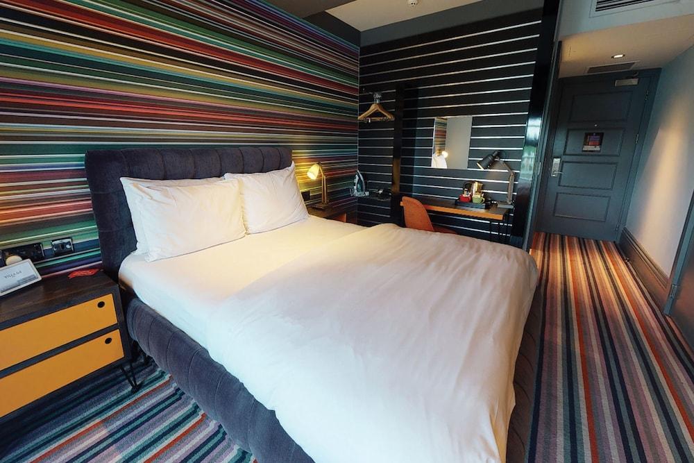 Village Urban Resort London Watford — 9