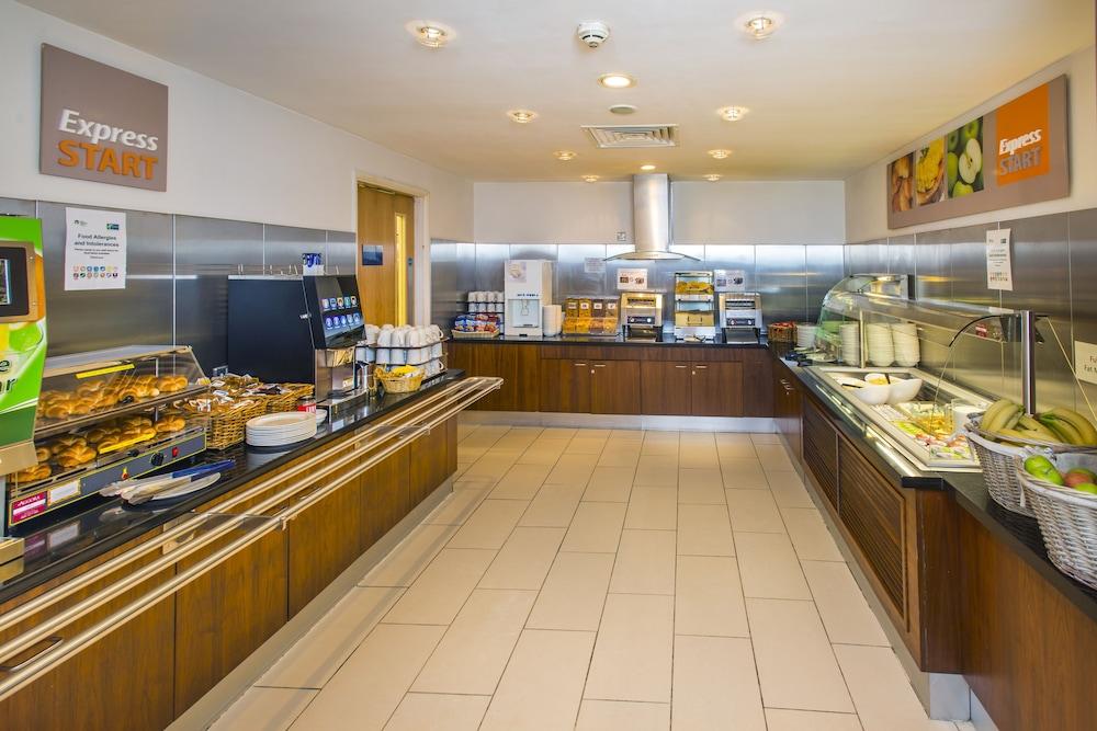Holiday Inn Express Edinburgh Royal Mile — 8