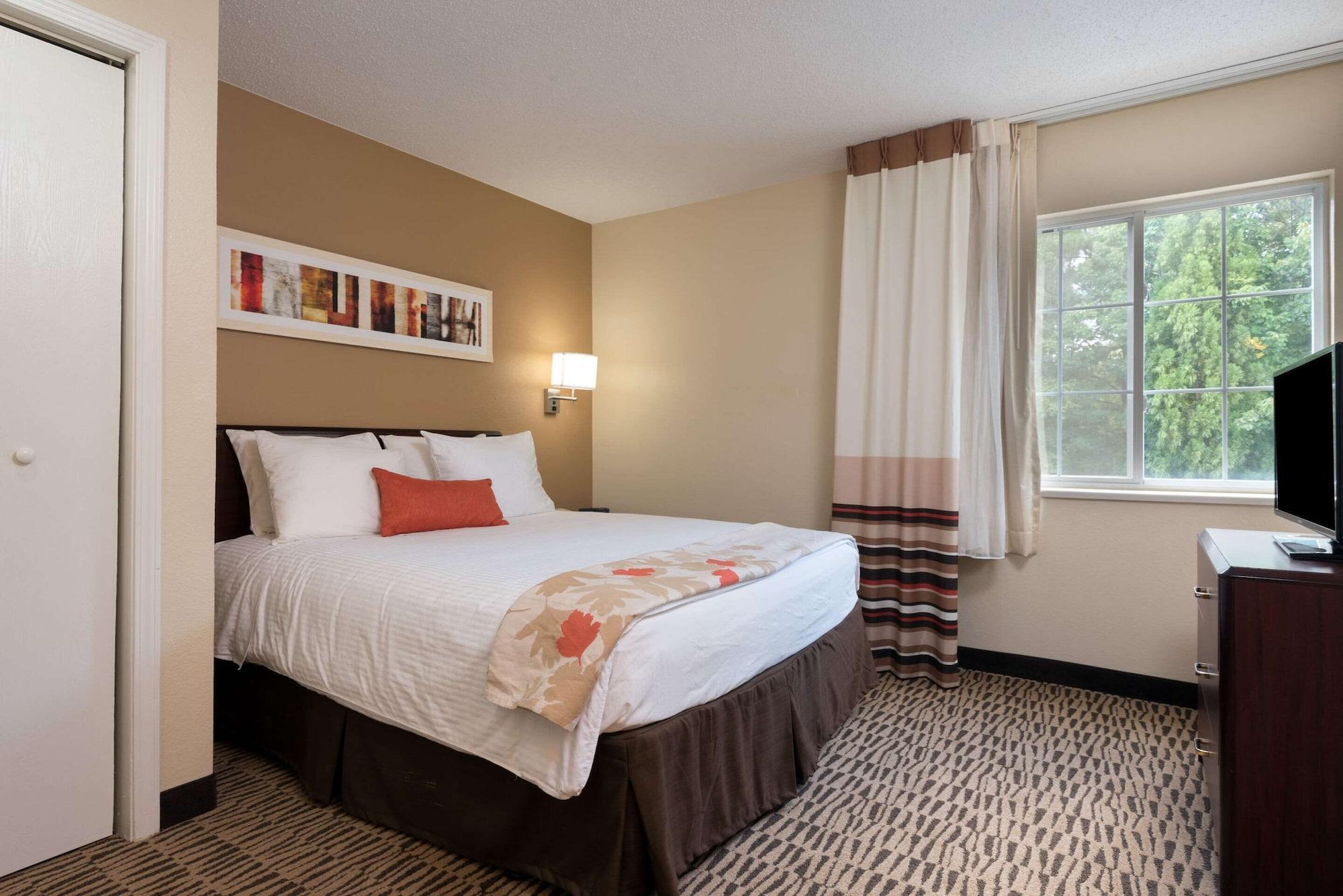 MainStay Suites Detroit Farmington Hills — 8