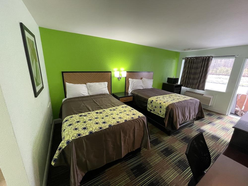 Bowers Hill Inn — 8