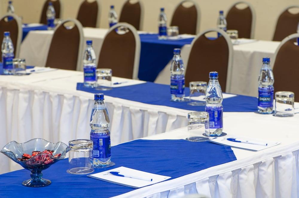 Protea Hotel By Marriott Kampala — 3