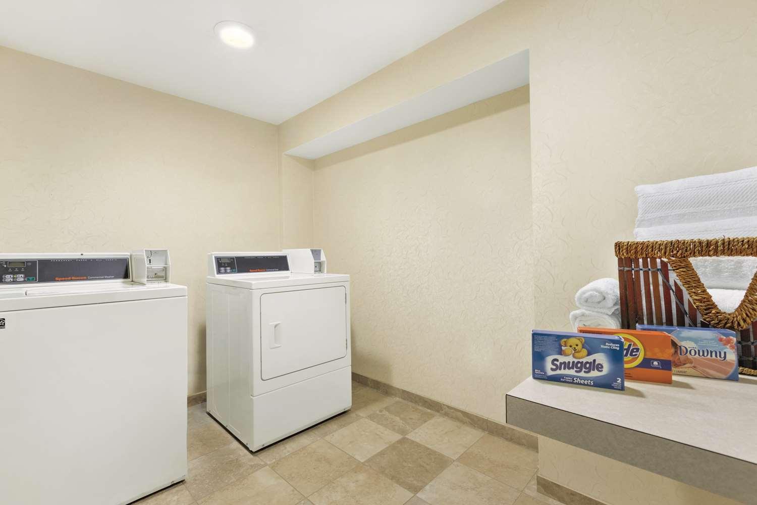 Hampton Inn & Suites Herndon - Reston — 5