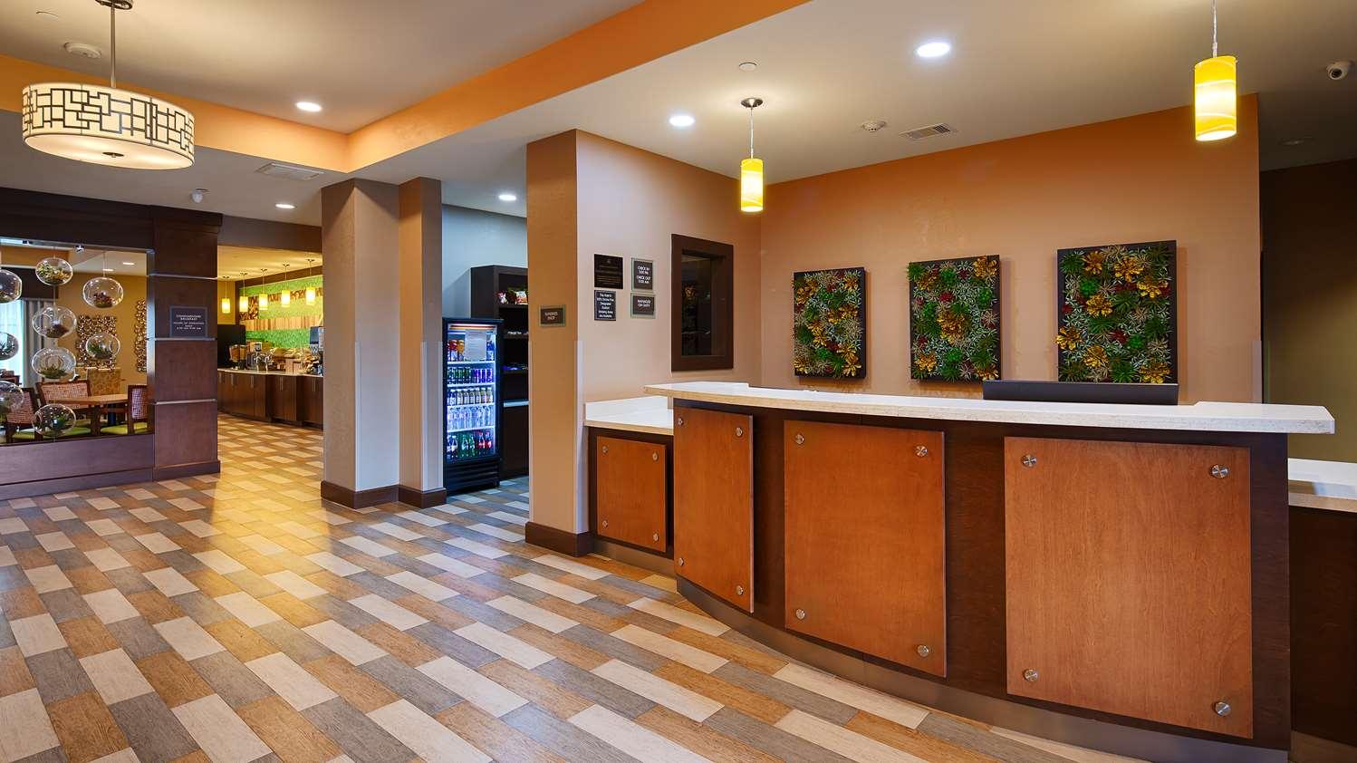 Best Western Plus Flatonia Inn — 4