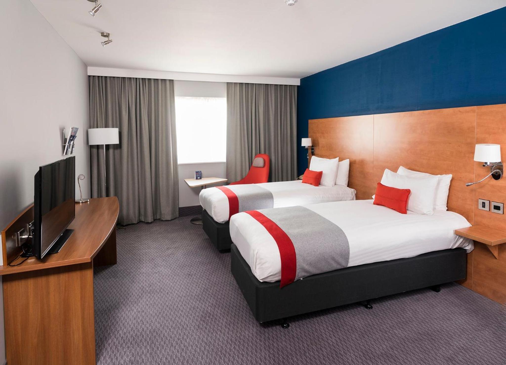 Holiday Inn Express Birmingham - Star City — 7