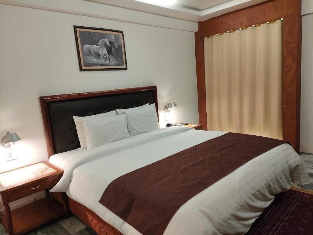 Hotel Galaxy Karachi — 8