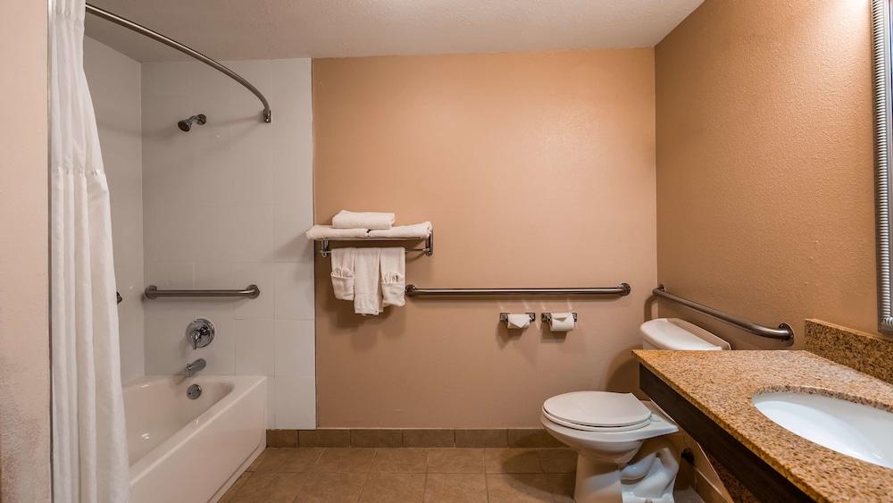 Best Western Plus Bradenton Hotel & Suites — 7