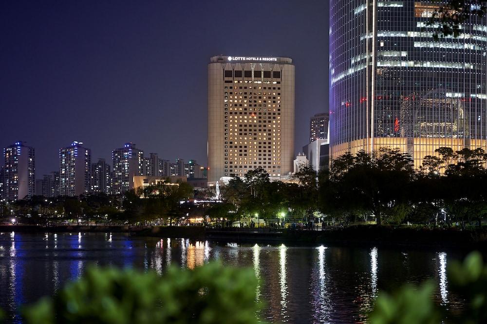 Lotte Hotel World — 10