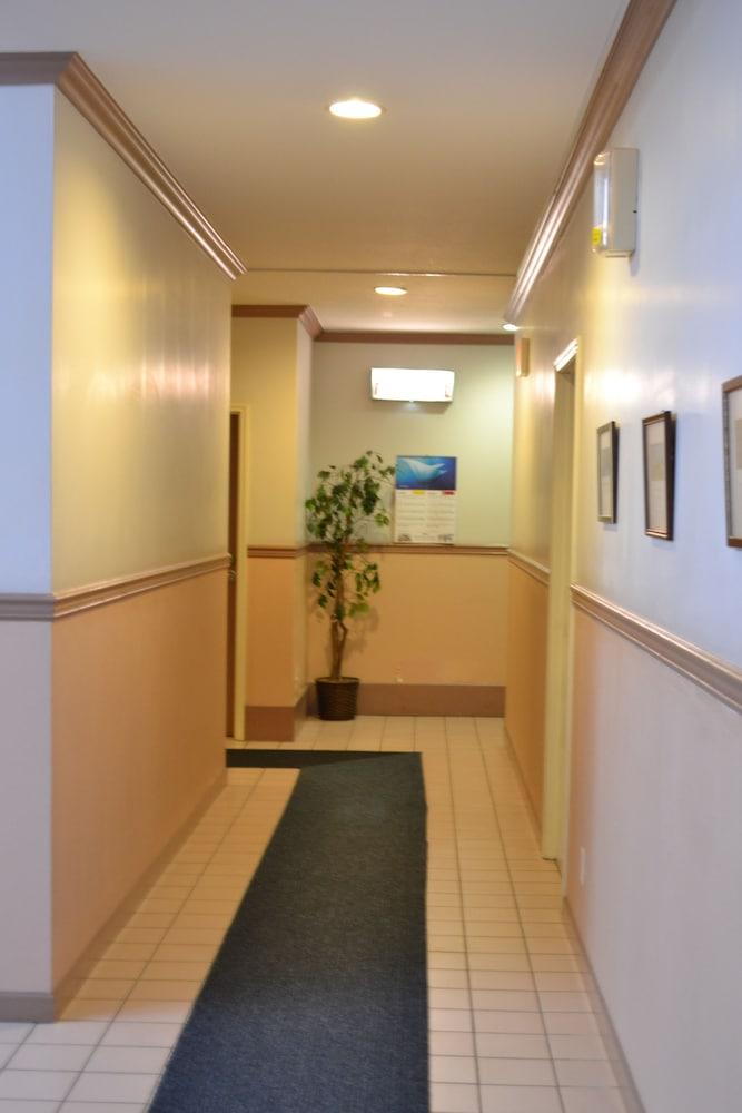 West Plaza Hotel Desekel — 5