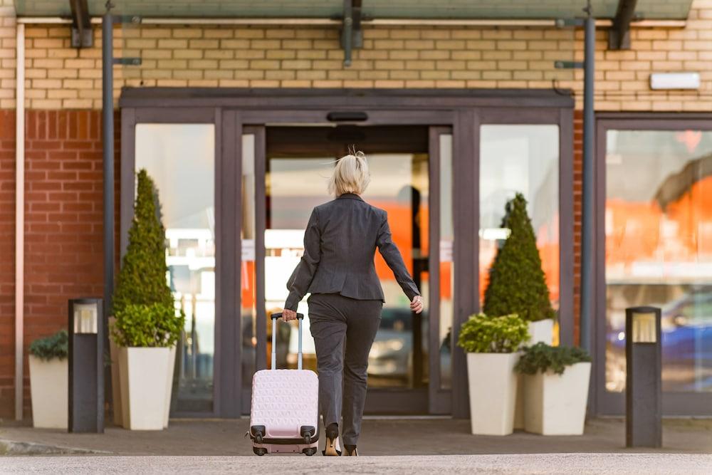 Holiday Inn Express London Luton Airport — 4