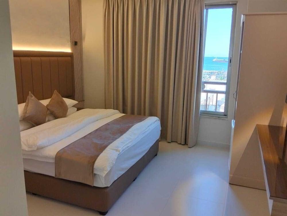 CAPTAIN HOTEL 64964 — 10
