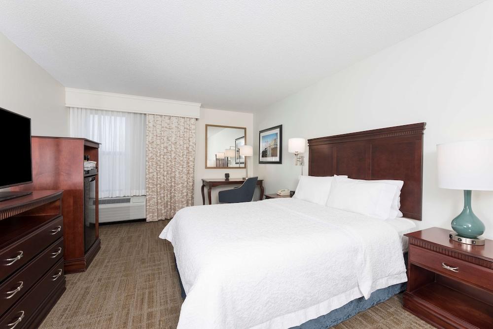 Hampton Inn East Lansing — 9