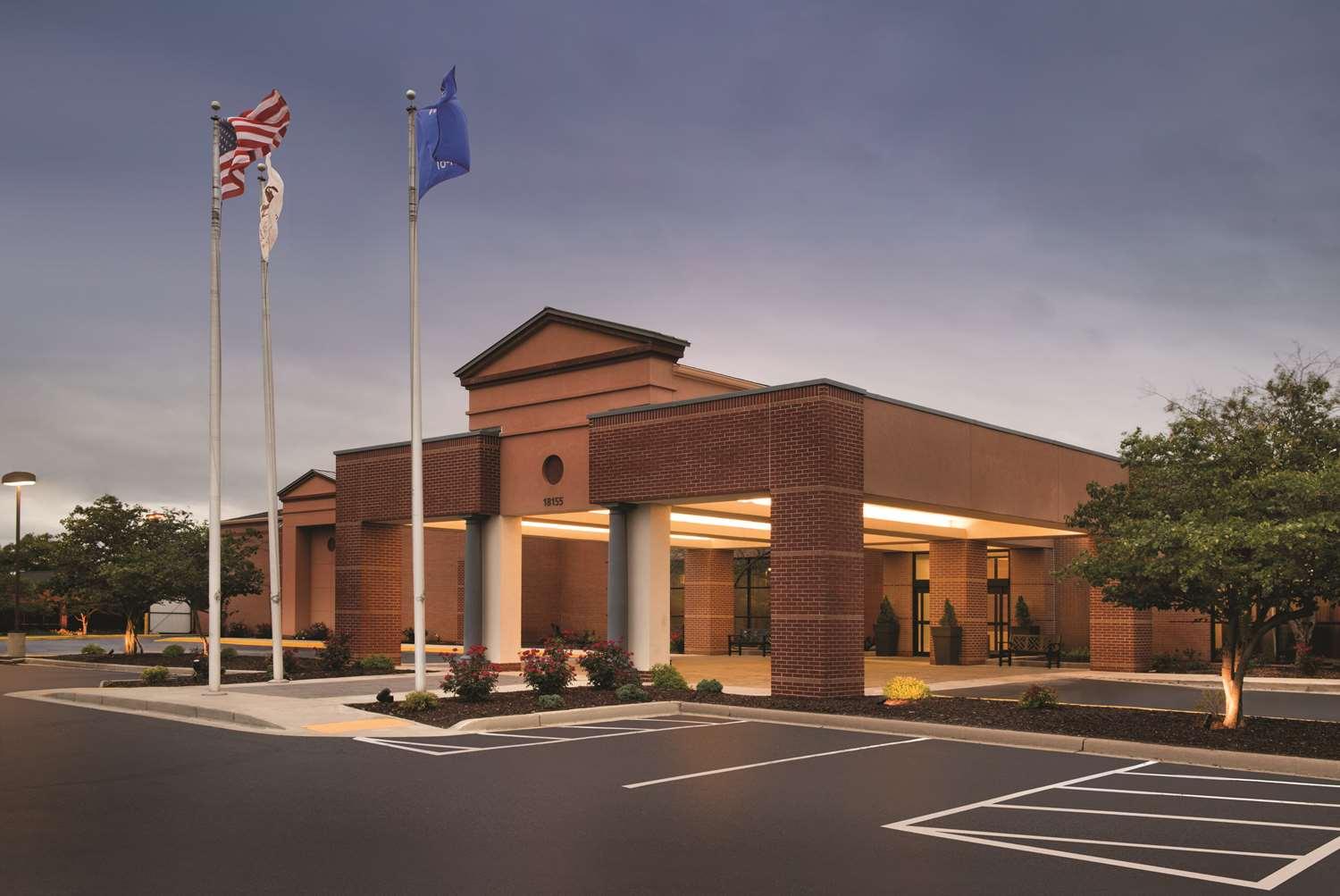 Doubletree By Hilton Milwaukee — 2