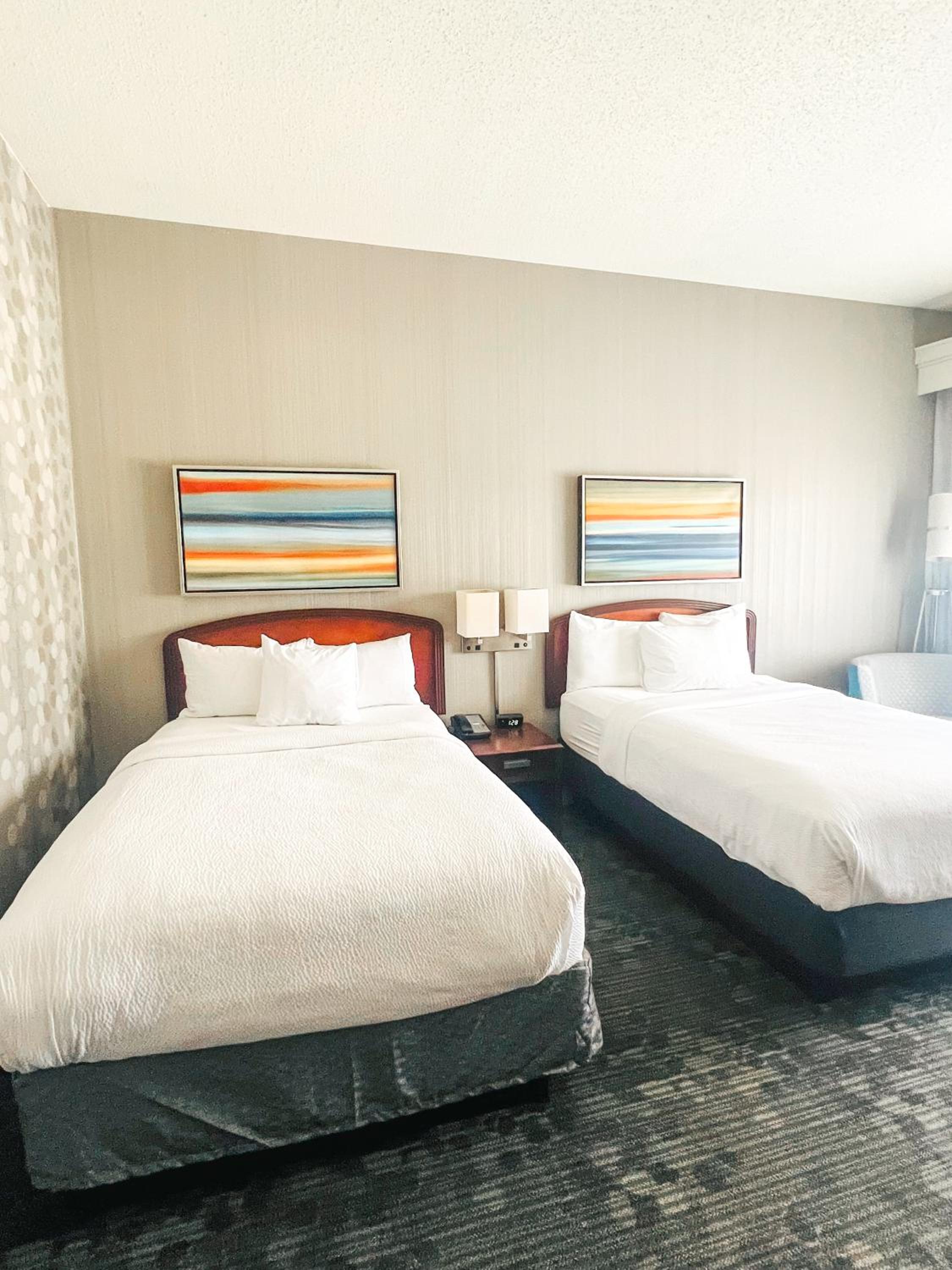 Country Inn & Suites by Radisson, Columbus-Edinburgh — 6
