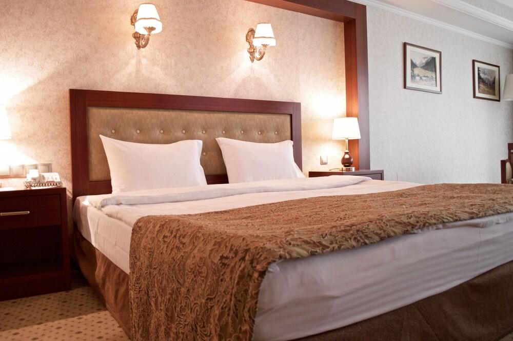 Diplomat Hotel & Business Center — 6