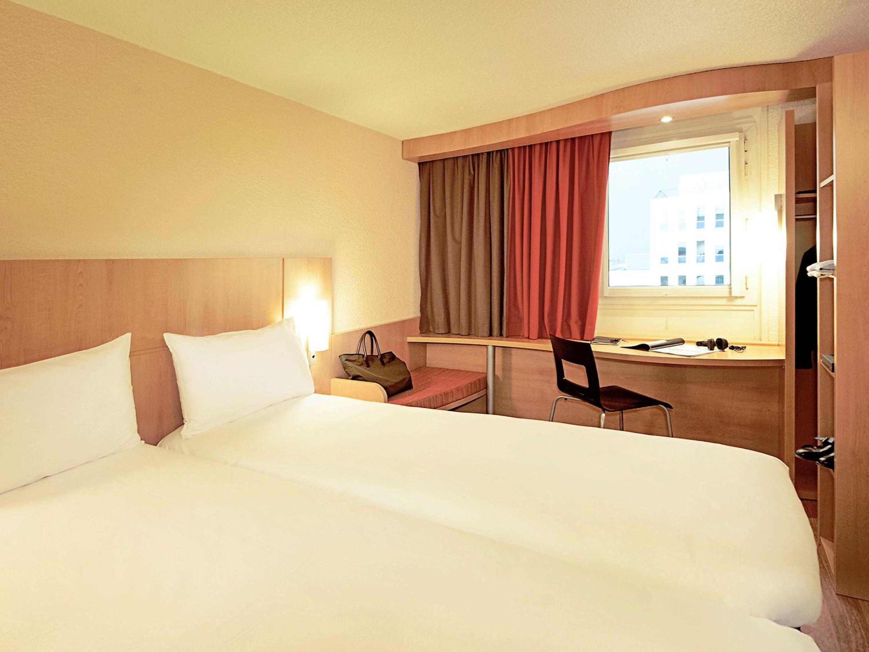 IBIS BRISTOL TEMPLE MEADS QUAY — 9