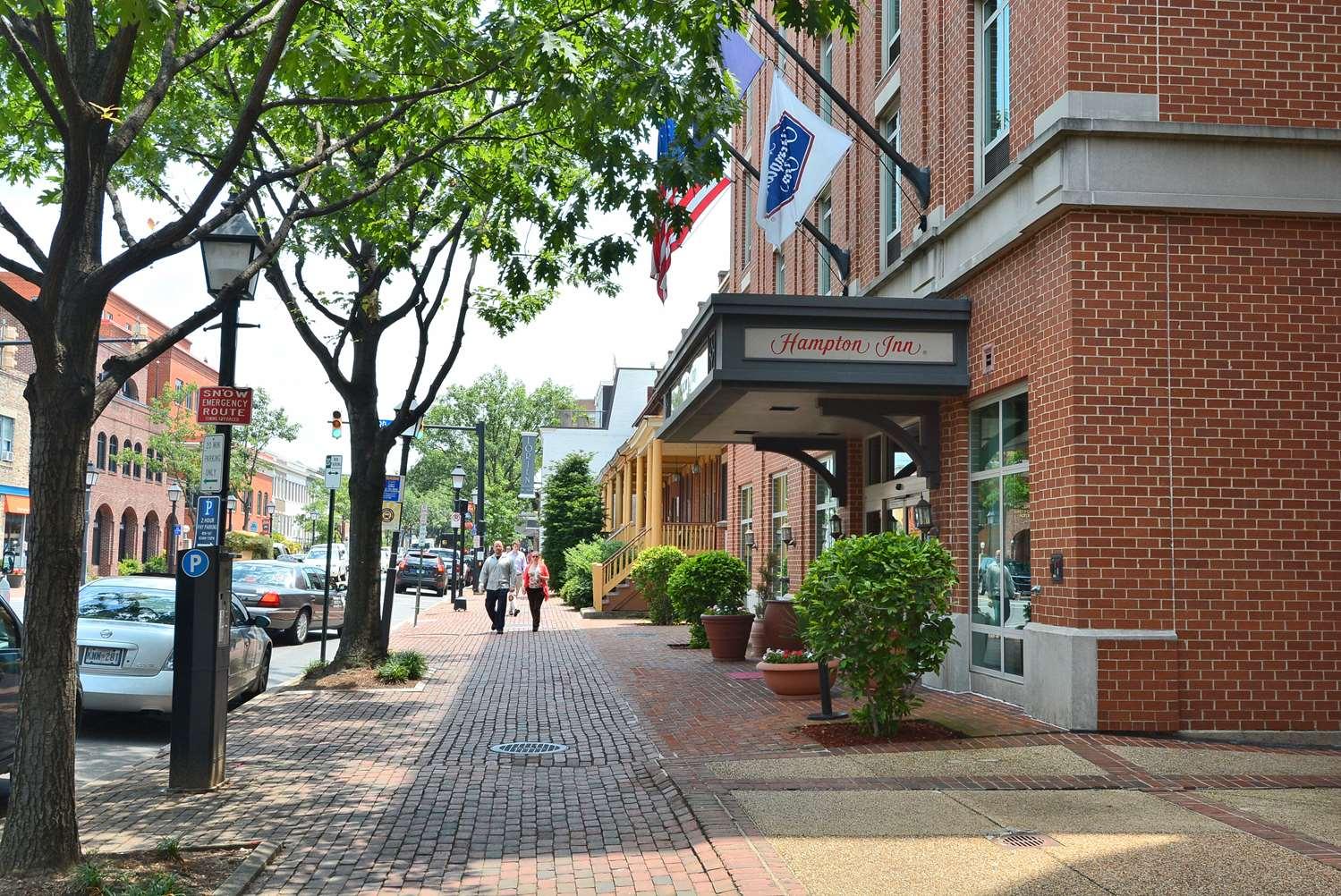 Hampton Inn Alexandria Old Town King St. Metro — 2