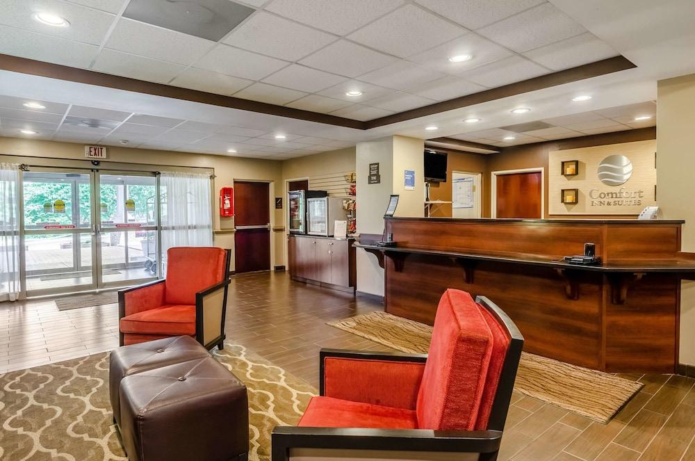 Comfort Inn & Suites Christiansburg I-81 — 6