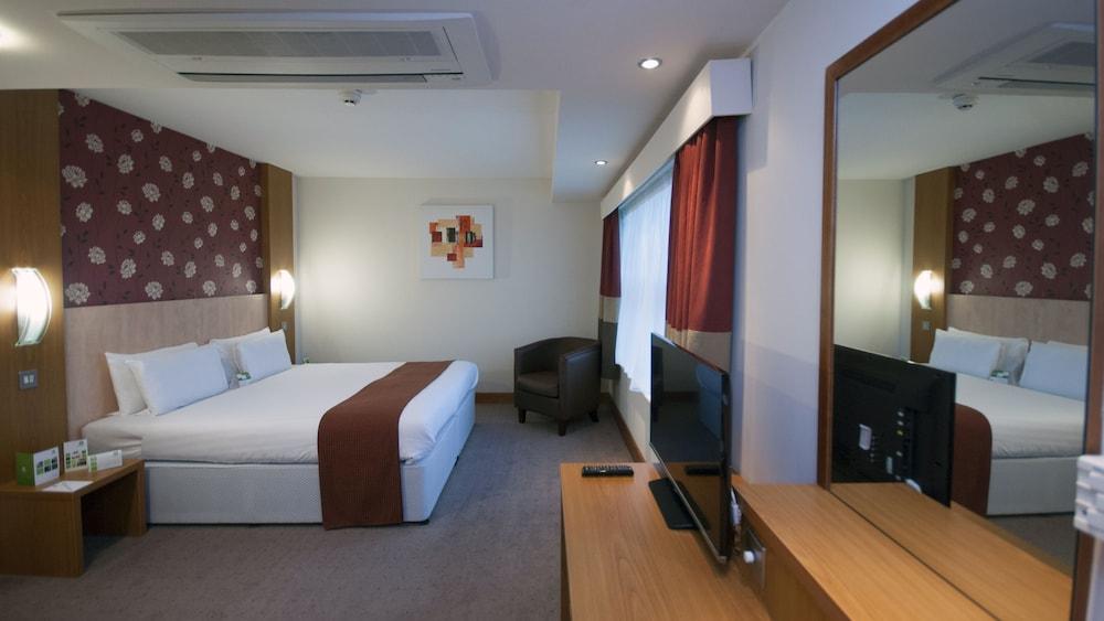 HOLIDAY INN MANCHESTER-CENTRAL PARK — 10