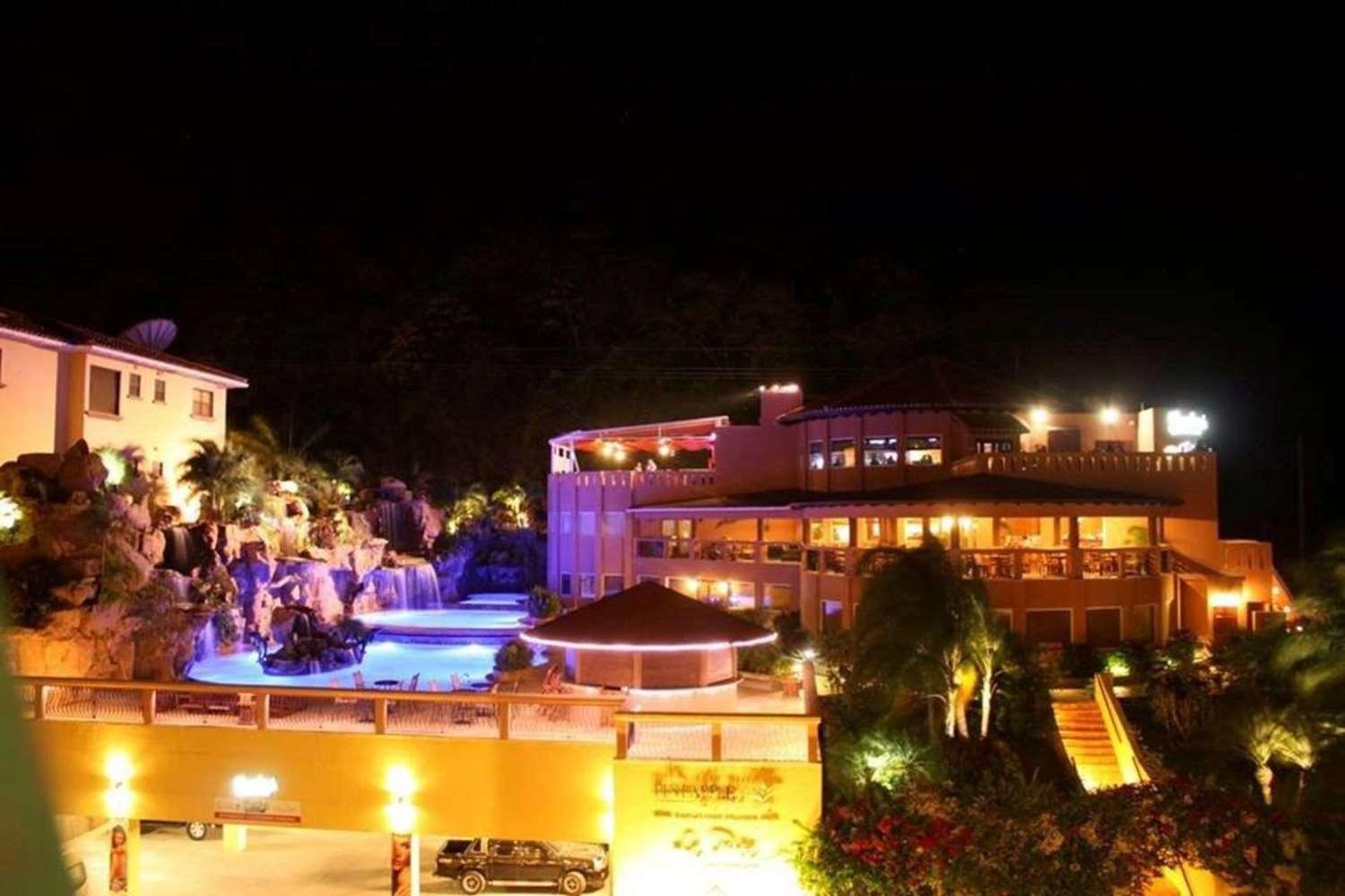 Clarion Suites Roatan at Pineapple Villas — 4