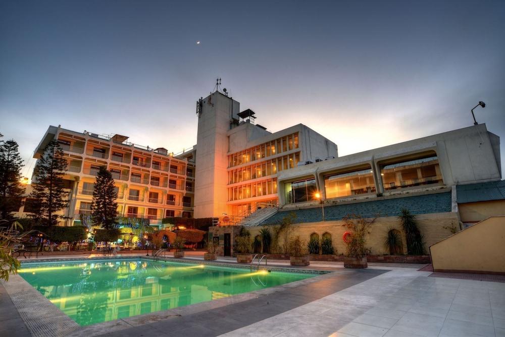 Serena Peshawar (Ex Pearl Continental Hotel) — 4