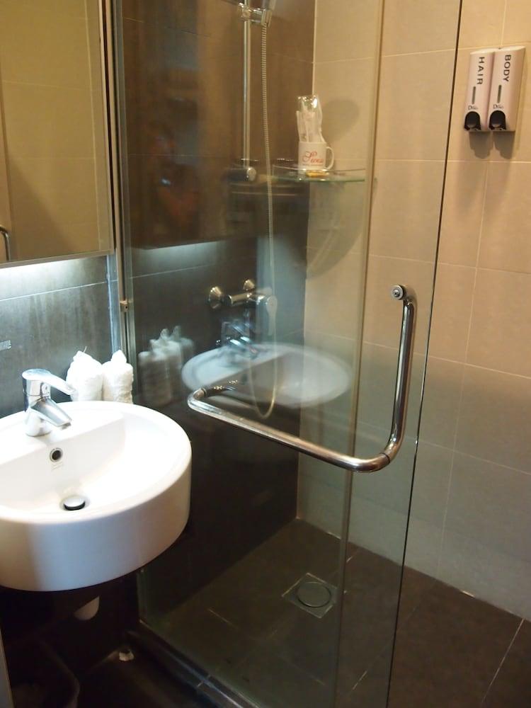 THE SWISS HOTEL APARTMENT(MB) 889075 — 5