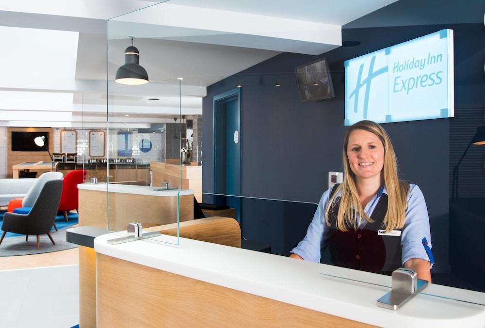 Holiday Inn Express SWINDON CITY CENTRE — 4