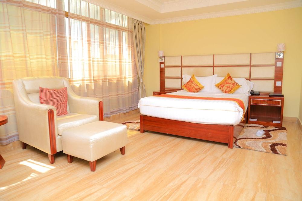 Tiffany Diamond Hotel Indira Gandhi Street — 9