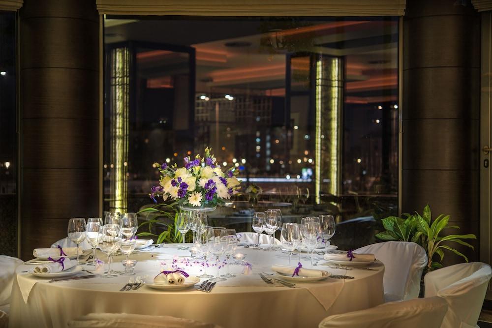 ROSSLYN CENTRAL PARK HOTEL — 7