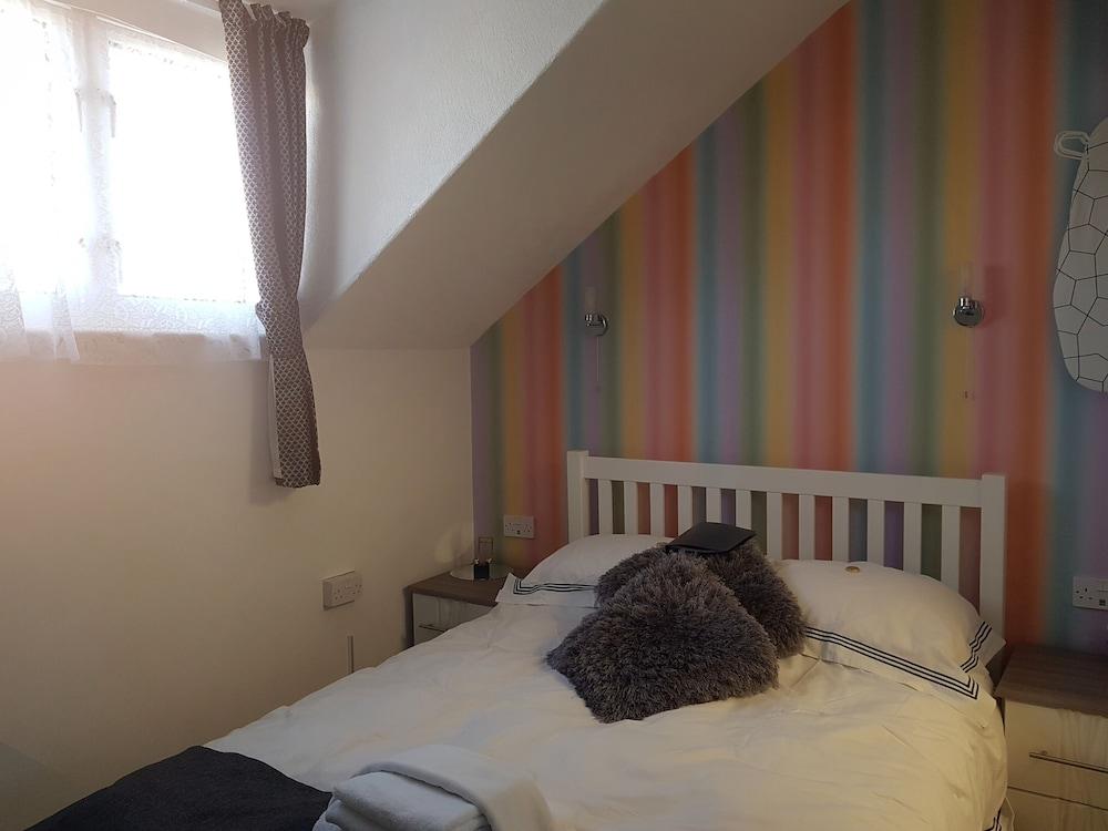 Sheron House Bed &amp; Breakfast — 8