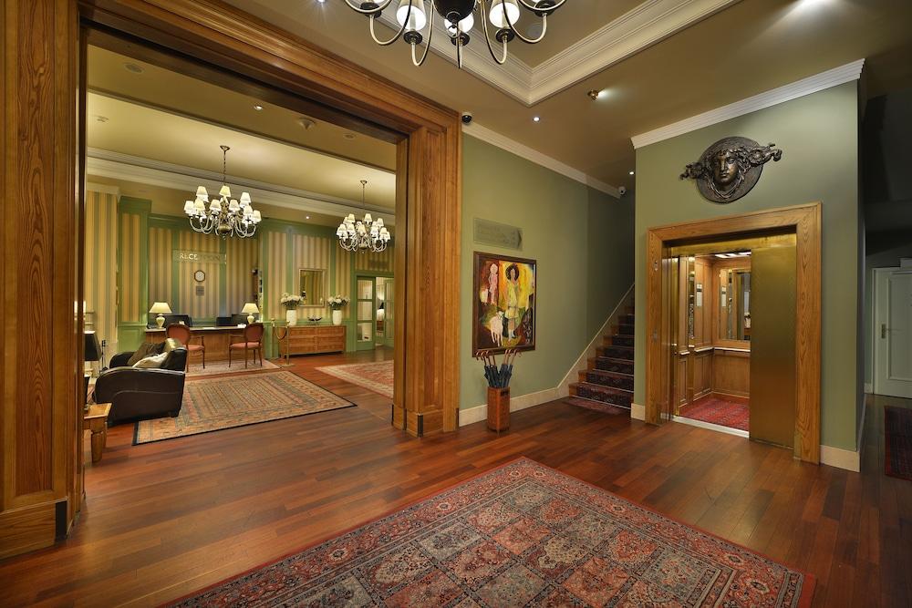 MARROL'S HOTEL — 4