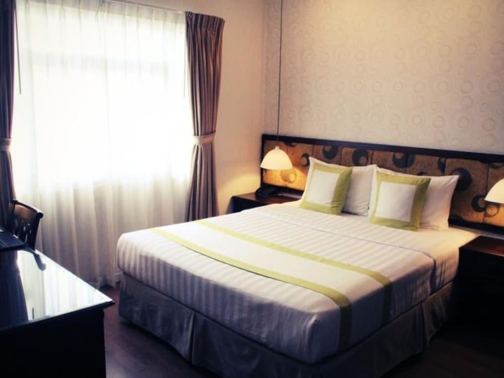 Golden Ant Hotel — 7