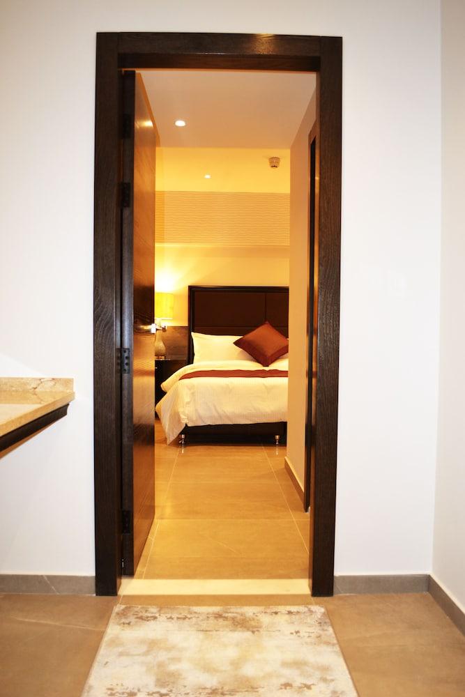 Ambassador Hotel 76794 — 7