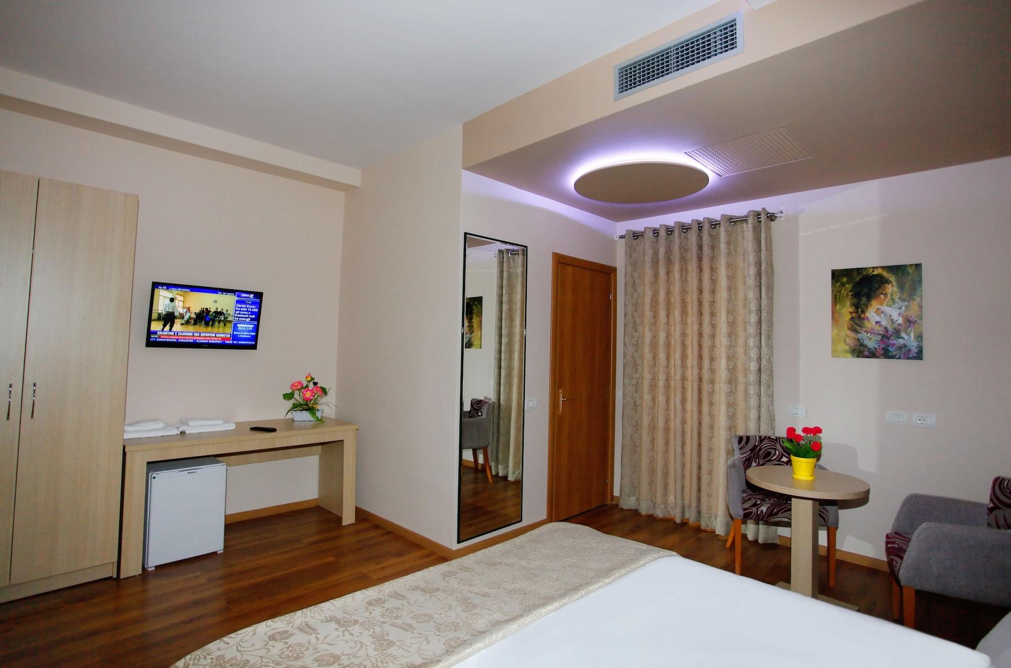 Green Hotel — 4