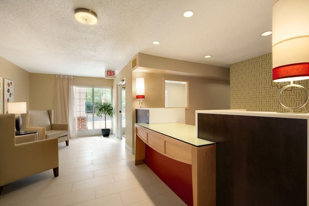 MainStay Suites Detroit Farmington Hills — 2