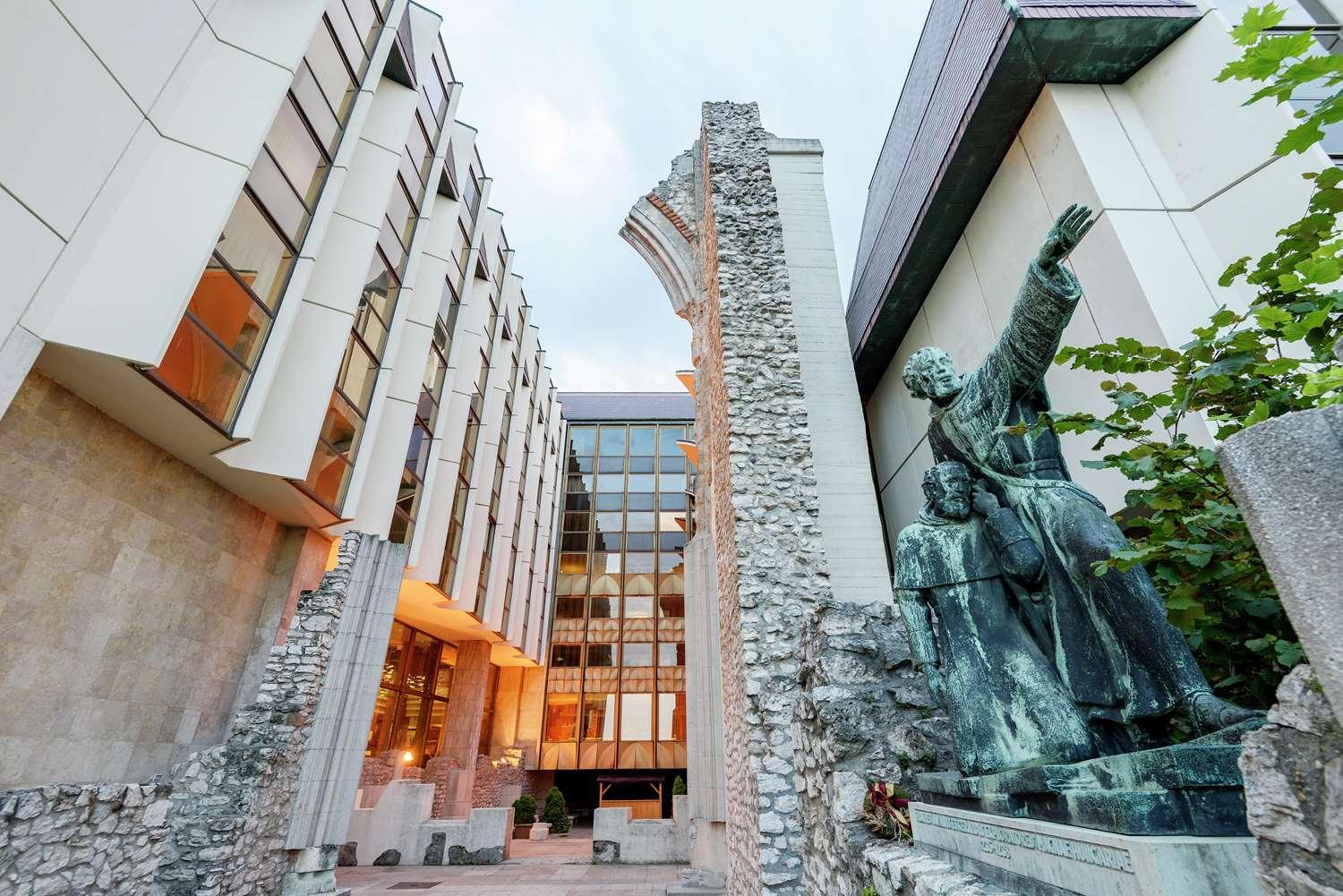 HILTON BUDAPEST — 6