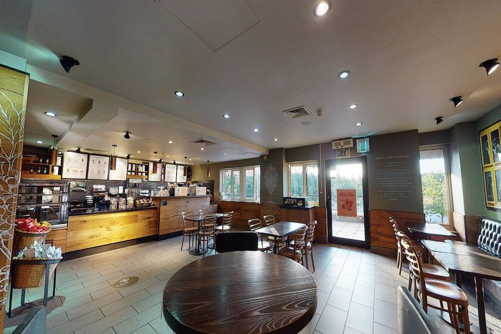 Village Urban Resort Manchester Bury — 4