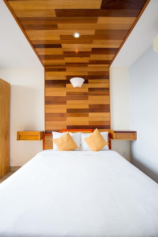 The Lighthouse Hotel — 10