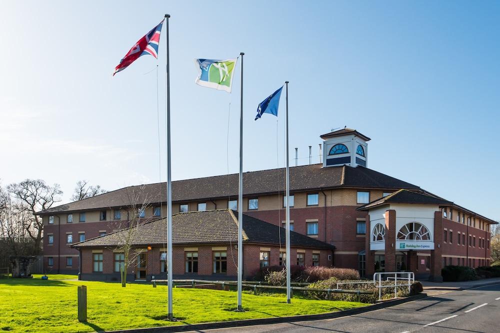EXPRESS BY HOLIDAY INN WARWICK — 4
