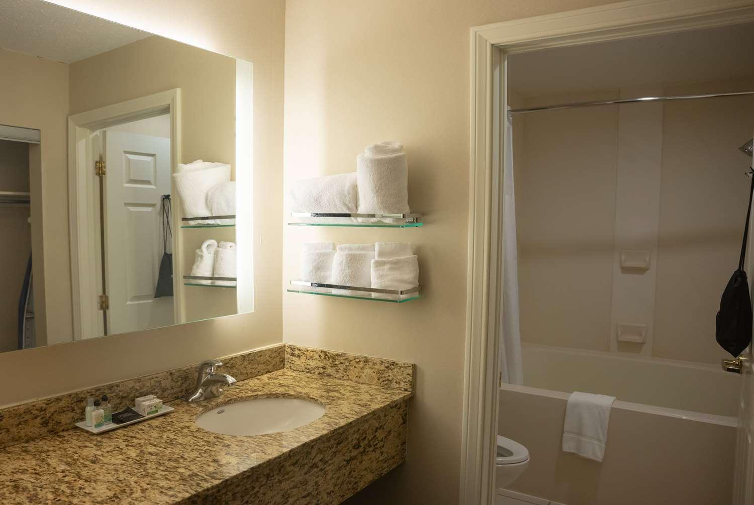 Hawthorn Suites by Wyndham Erie — 3