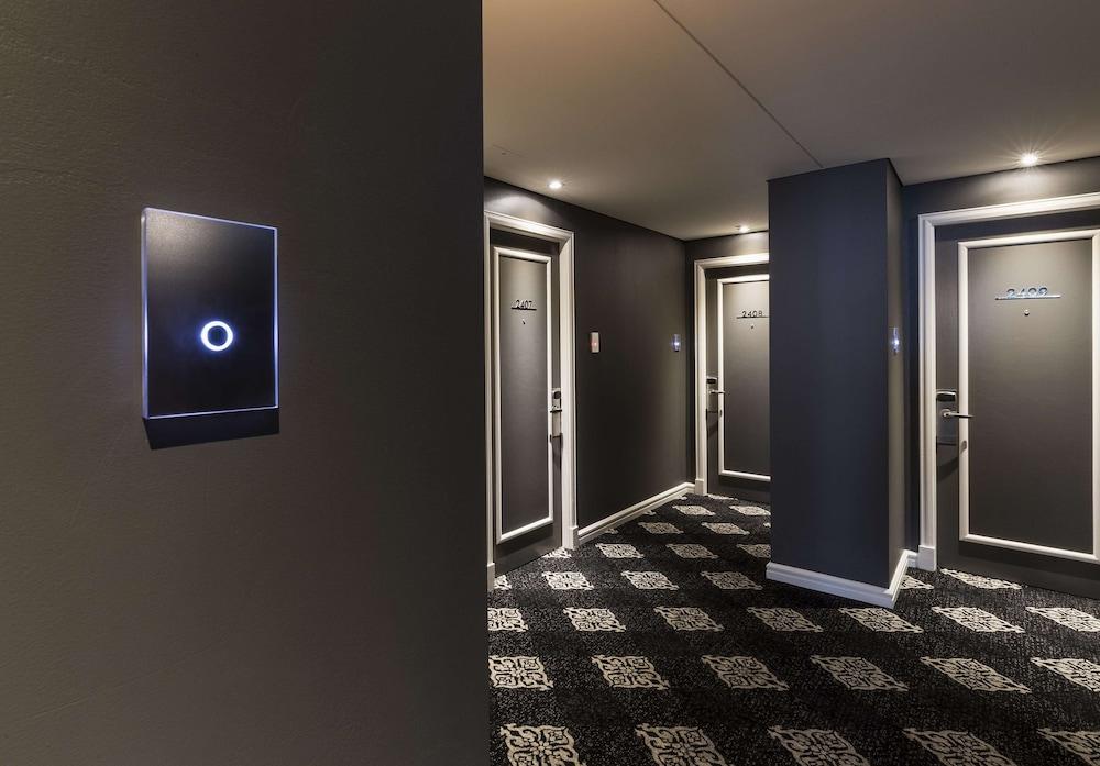 Swissotel Sydney — 6